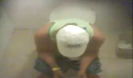 El hombre jadeó, maduro, videos swinger morena, grande en su habitación