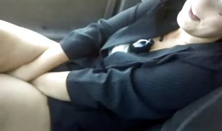 Chica hablando videos de swinger gratis y dándole una corrida