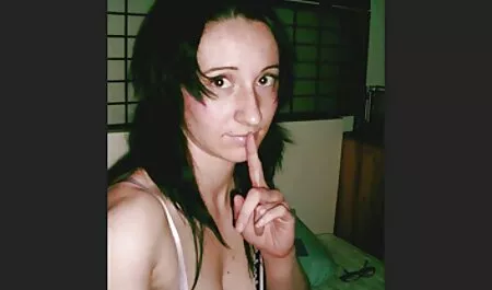 Su mamá swinger club xxx conoce a una pareja joven y le da su coño a su novio novia
