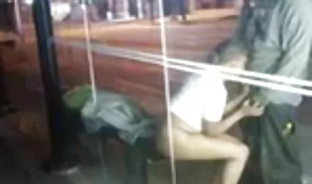 Rubia videos swinger en el sofá