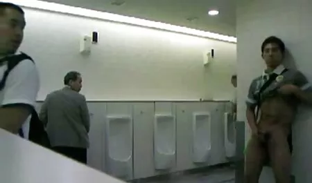 Fisting culo de swingers caseros mexicanos ella con una manzana en el baño