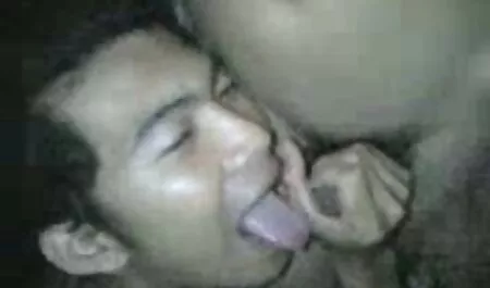 Coño desnudo en swinger videos latinos una silla