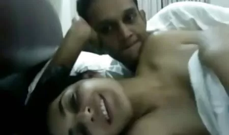 Un hombre se folla la gorra videos de sexo swingers de piel de su novia.