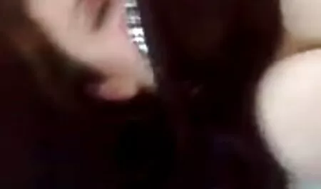 Doble dedo de la tapa videos xxx swing con un vibrador acostado en la cama