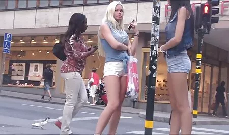Diciendo Feliz xxx de swingers cumpleaños a chica y follada