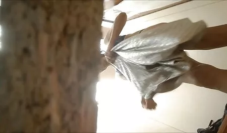 Belleza videos swinger mexicanas sacudió sus piernas delgadas en el gimnasio