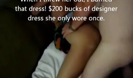 Masturbándose en el follando con swinger baño