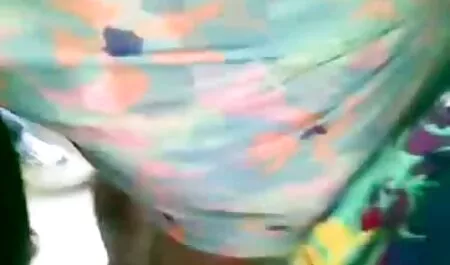 Grande porno: mamá y hija teniendo té con un chico porno swinger parejas