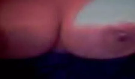 La chica inserta la polla en el coño de la porno swinger real rubia y finalmente termina en
