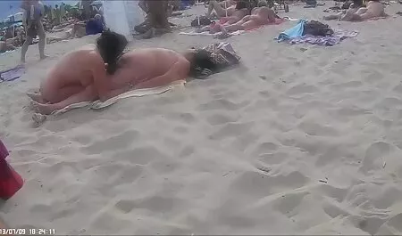 Lamiendo el swinger casero xxx coño